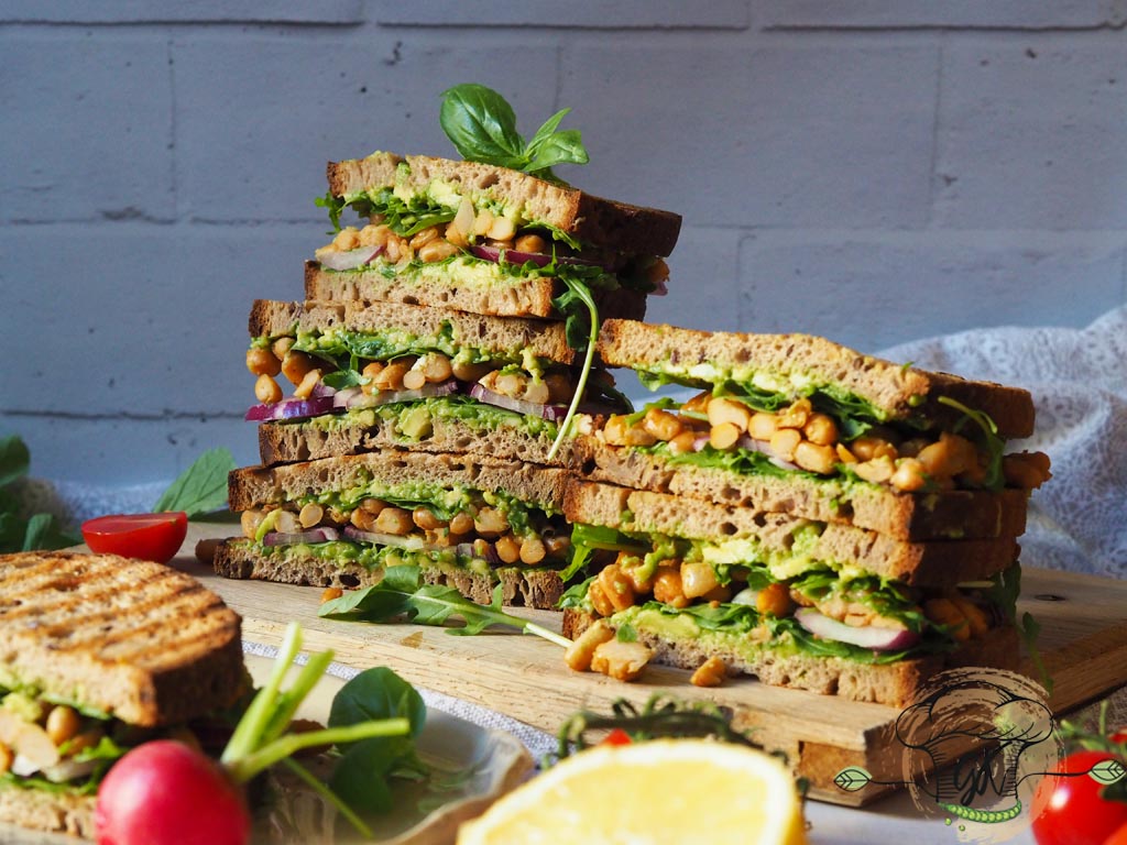 Gluténmentes vegán avokádós-babos szendvics