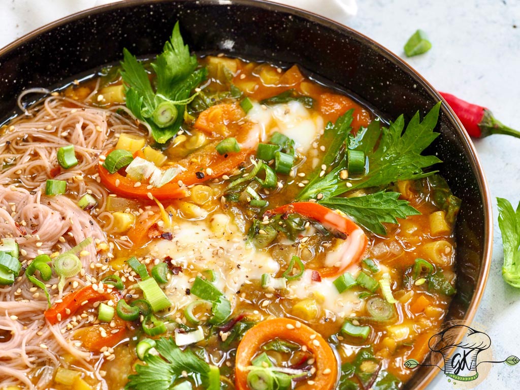 Gluténmentes vegán misos-currys zöldbabaleves