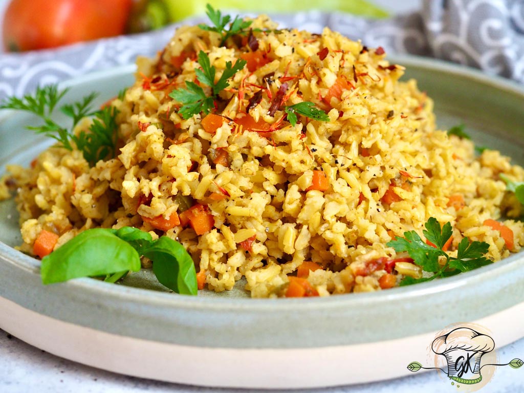 Fűszeres-zöldséges barna rizs
